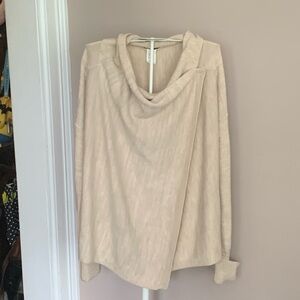Venus‎ snap front sweater. Worn once